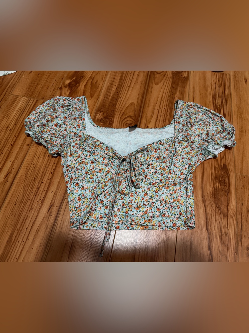 SHEIN White Floral Tie-Front Puff Sleeve Crop Top